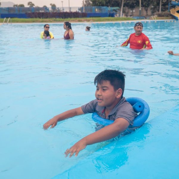 Aperturan piscinas de clubes metropolitanos para recibir al público este verano